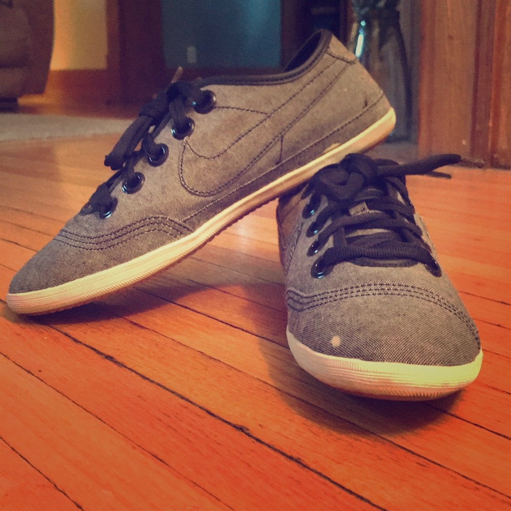 Women’s canvas Nike shoes